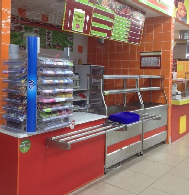 Известная точка быстрого питания в торговом центре